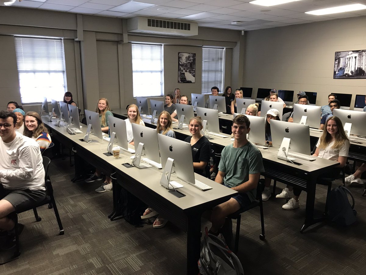 UAMosaic's tweet photo. And weโre back! New year, new semester, new you! Gonna be an awesome Mosaic team this year! #UAFirstDay @HonorsCollegeUA https://t.co/FCGwWgT8cq