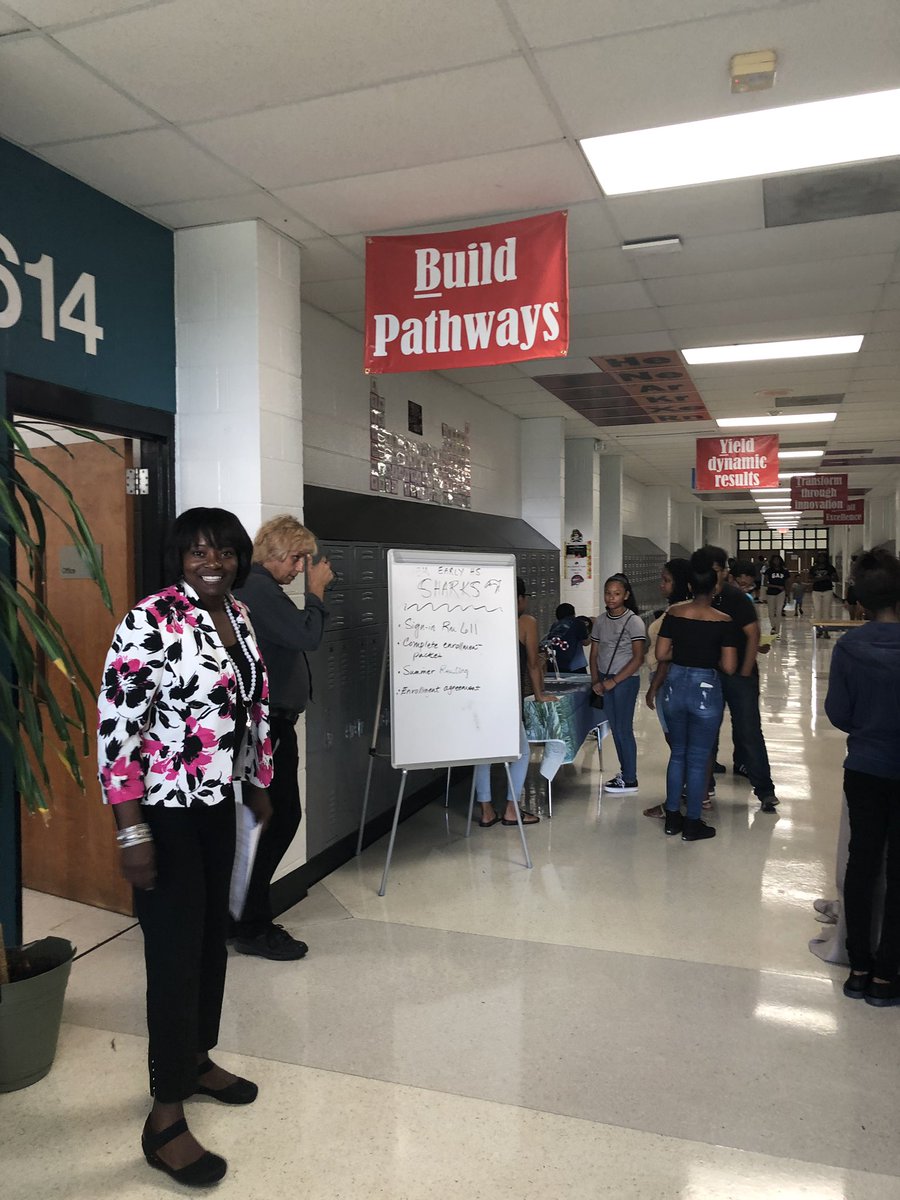 DoraMoldovan4's tweet photo. STEM open house. We are ready for a great year of learning!@Gradesa_STEM https://t.co/Yks3DiOmnU