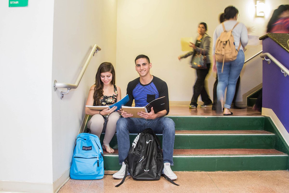 stcjaguars's tweet photo. A busy day on campus back in 2015 #STC25 #tbt #throwback 📚 https://t.co/cRJK2cSUNV