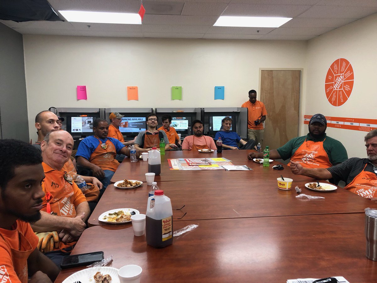 The_Chipinator's tweet photo. Late Night Same Page with 2 amazing teams. #metpartnership #vampireclub #readysetfreight @valentine_wr @XConnollyJr @THD_MelTheFixer https://t.co/Rvup8ng89R