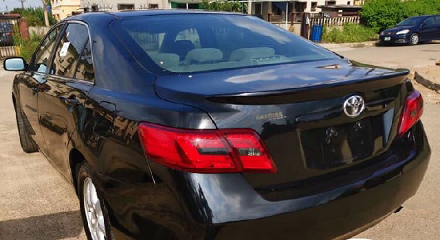 CarDealerBot's tweet photo. ** AMERICAN USED 2007 TOYOTA CAMRY LE **

Type: Toyota Camry (2007)
Location: 📌 Ikeja, Lagos
Price: ₦2,600,000 (Negotiable)
Transmission: Automatic
Condition: Tokunbo/Foreign Used
Mileage: 90,000 km
Dealer: @BuyLagos_
Link: https://t.co/gmVlsaGVCv . https://t.co/k6689kZsyr
