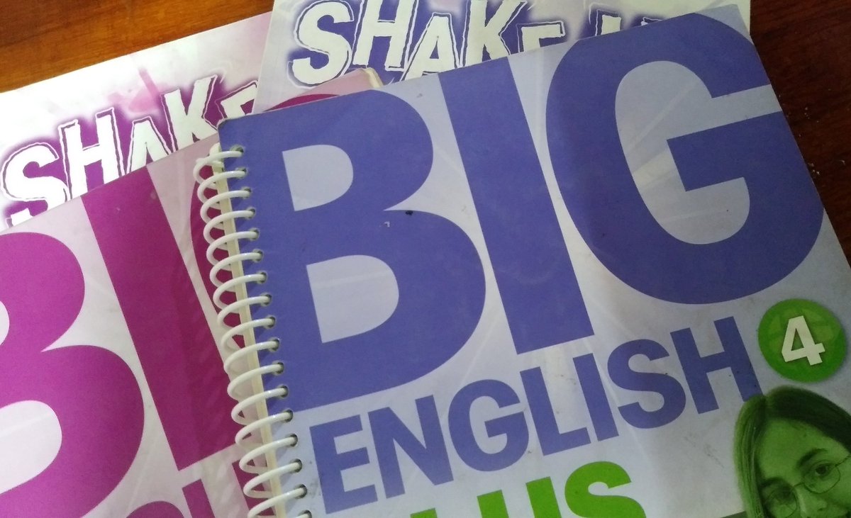 paolaespinozai's tweet photo. I'm ready!! Join me at the Batcave!!! @cvictoria_gdl #BigEnglishPlus #ShakeUpScience @MarioELT @pearson https://t.co/Pb4d3j1vuI