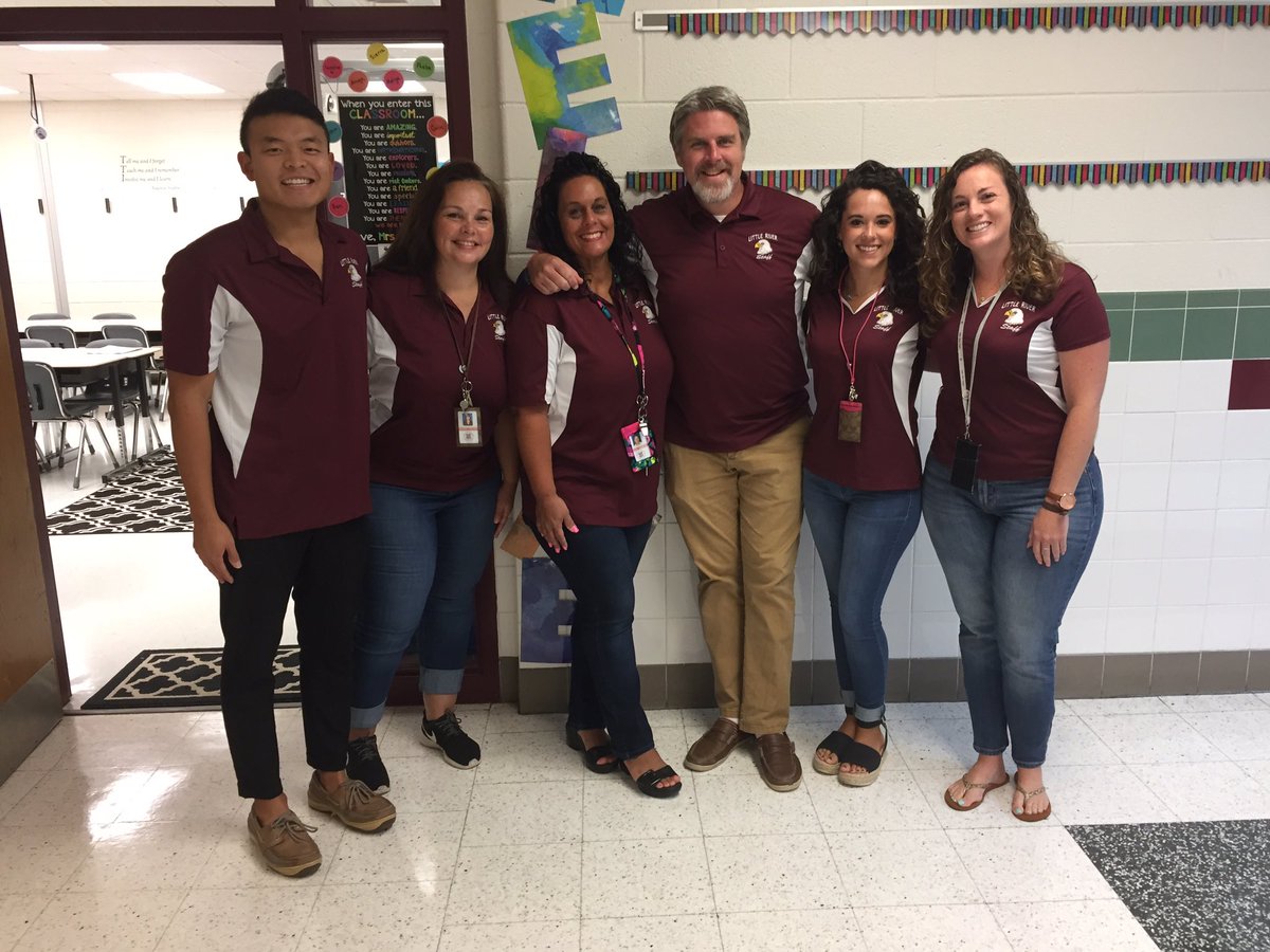 4th grade team ready for our students! <a href="/MrsSimmonsLRES/">Susan Simmons</a> @MrJimTensen <a href="/HackettsHeroes/">Hackett's Heroes</a> @MrsShaffer_gr4 <a href="/bruzzesibuzz/">Mrs. Bruzzesi</a>  #LRelem