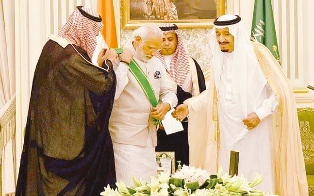 naeemullah_6094's tweet photo. =>Gungi hogai ajj kuch zuban kehte kehte
Hitch kicha gya ma khud ko Musilman kehte kehte.
=>Ya baat nahi k mujh ko Rab par yaqeen nahi
Bus dar gya khud ko sahibe emaan kehte kehte. 
(Allama Iqbal) 
#WakeUpMuslimsForKashmir 
#KashmirIssue 
#Bemuslims
#Bebraveandhonest
#wakeupsaudi https://t.co/zYTYgdyQOA