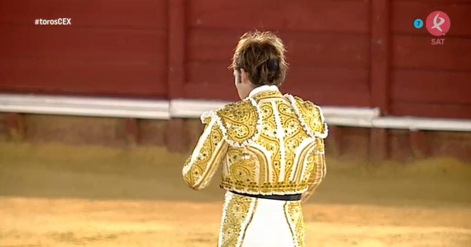MancomunidadTentudia (@comarcatentudia) on Twitter photo Desde Cabeza la Vaca. Ya en la arena el cuarto novillo: Sin ropa. Se encarga de él <a href="/AceboVictor/">Victor Manuel Acebo</a> de la escuela taurina de Almería <a href="/taurinalmeria/">Esc. Municipal Taurina Almería</a>
que nuevamente se lo brinda al público
📲 Comenta con #torosCEX canalextremadura.es/tv/directo#aho… Desde Cabeza la Vaca. Ya en la arena el cuarto novillo: Sin ropa. Se encarga de él <a href="/AceboVictor/">Victor Manuel Acebo</a> de la escuela taurina de Almería <a href="/taurinalmeria/">Esc. Municipal Taurina Almería</a>
que nuevamente se lo brinda al público
📲 Comenta con #torosCEX canalextremadura.es/tv/directo#aho…