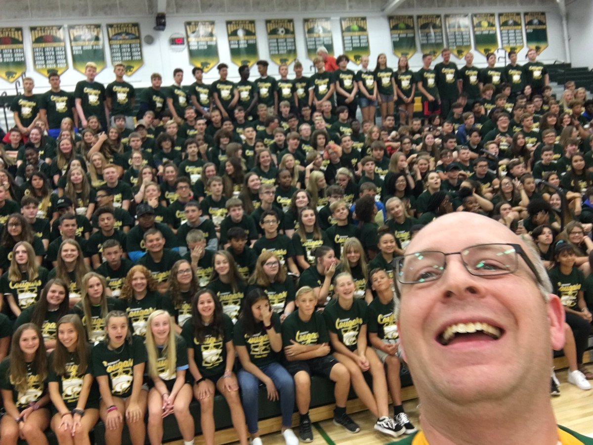 Class of 2023 Freshmen Selfie!
