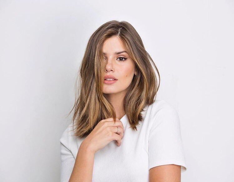 الممثلة وعارضة الأزياء البرازيلية "كاميلا كويروز" 26 سنة..بالشعر الطويل VS بالشعر القصير❤️