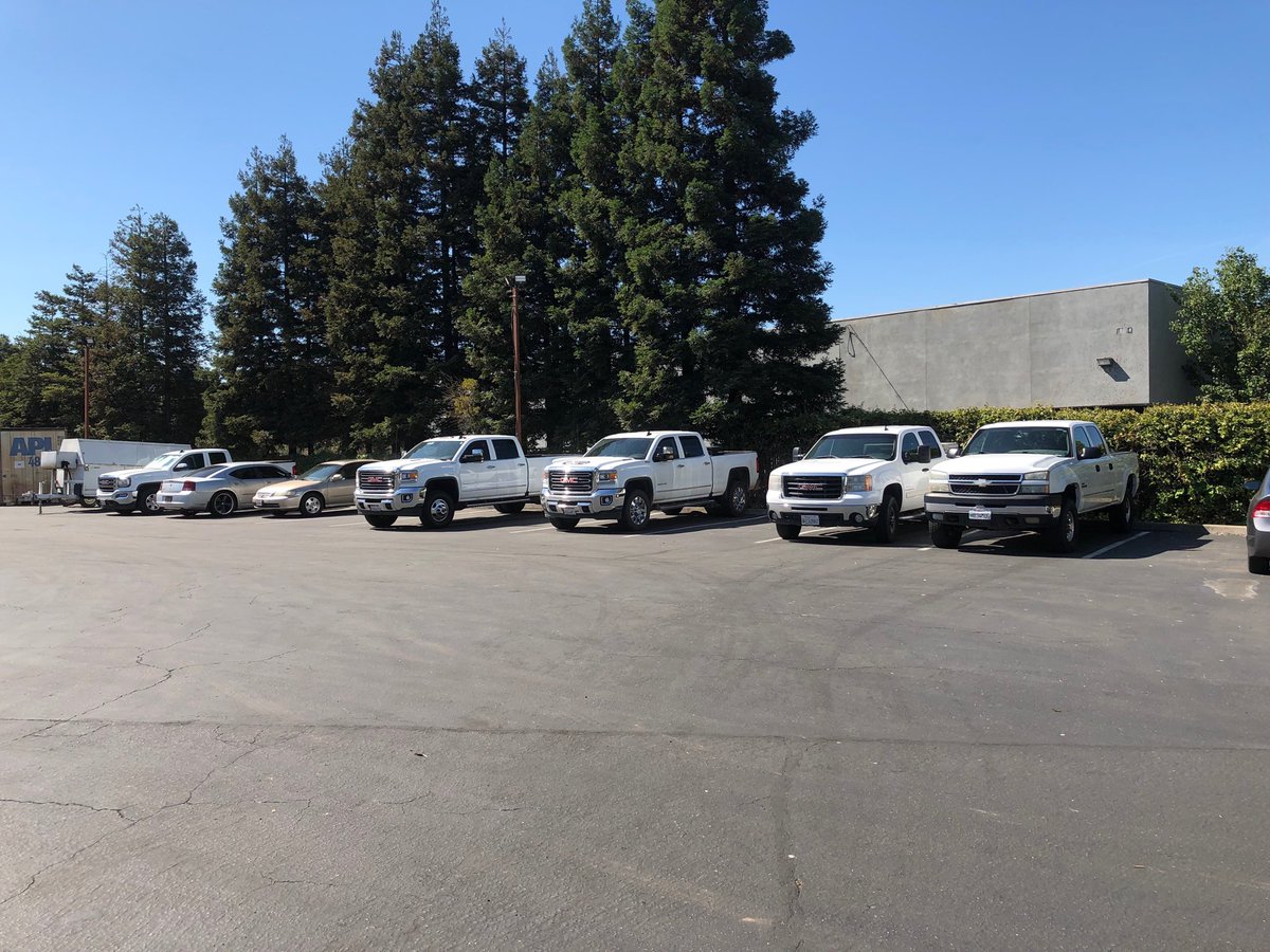 FriedRide's tweet photo. If your in the ag business in the Central Valley of CA. you drive a white pick up. #thingsihavenoticed https://t.co/x3WCP7i3LN