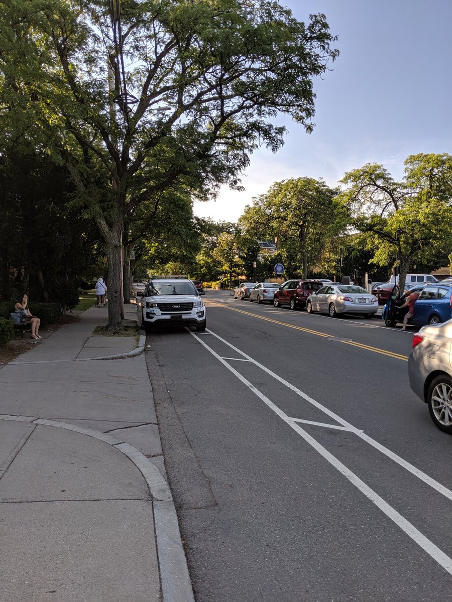 elenita_pilar's tweet photo. How can we expect #Brookline residents to follow the law when we have our own @BrooklineMAPD parking in bike Lanes? #CentreSt https://t.co/MMs7LRzHdl