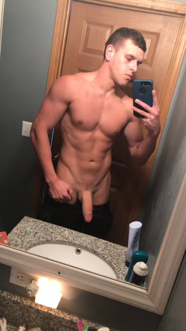 Retweet if you&rsquo;d suck my dick 😝😁 https://t.co/NJxut1MmJ8