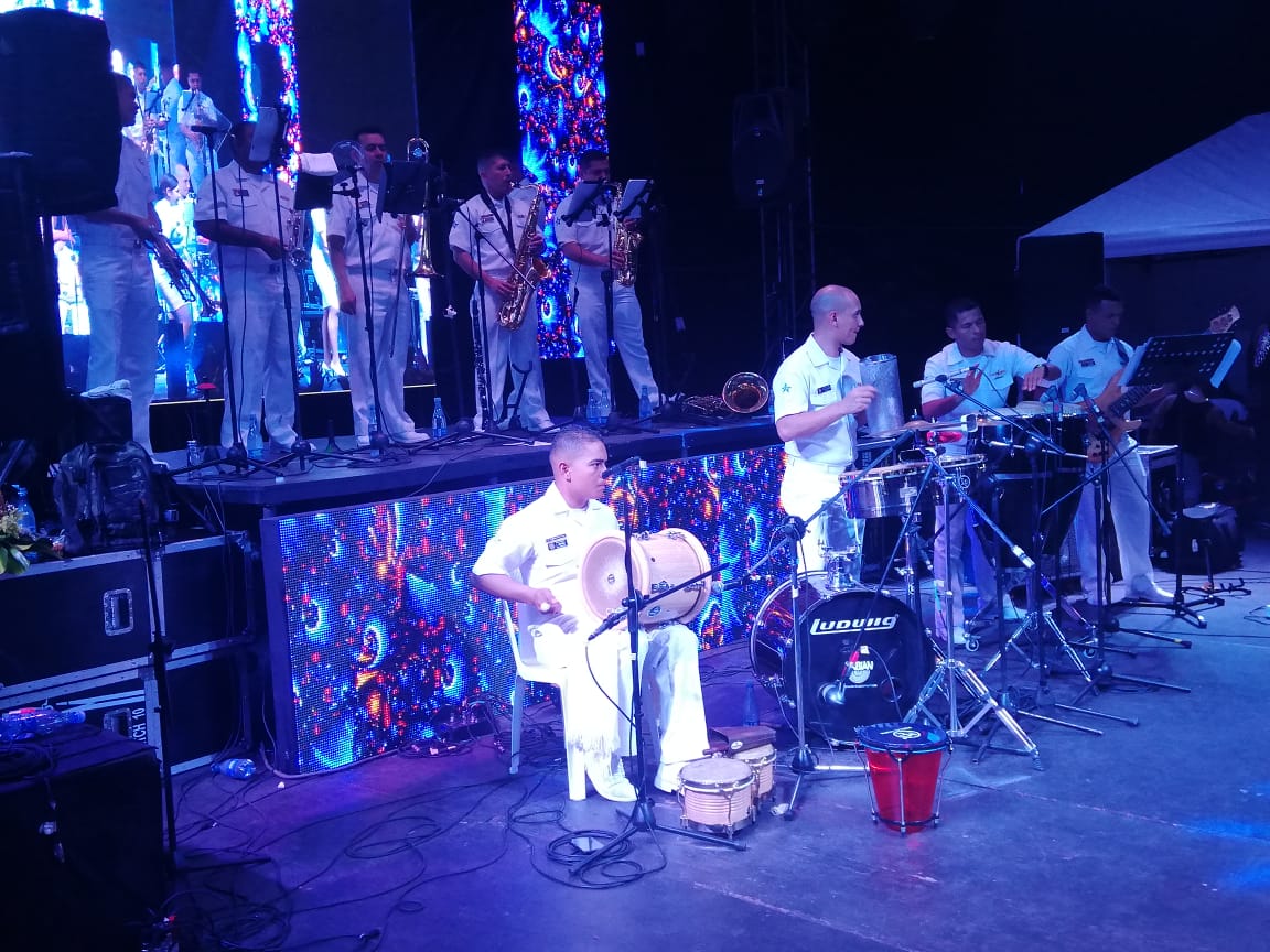 ArmadaColombia's tweet photo. Participamos en el XXV Festival Internacional del #Yurupari en el municipio de #SanJosé, con nuestra orquesta Institucional, llevando alegría y diversión a la población 🇨🇴 https://t.co/pPLW48BGz6