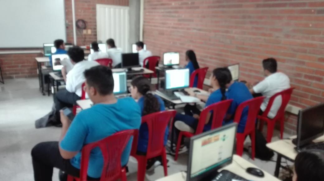 alejoalvgut's tweet photo. Formacion con aprendices del colegio Intecoba. Articulacion con la media CIDT SENA. 22/08/2019 https://t.co/b51ee3Xojd