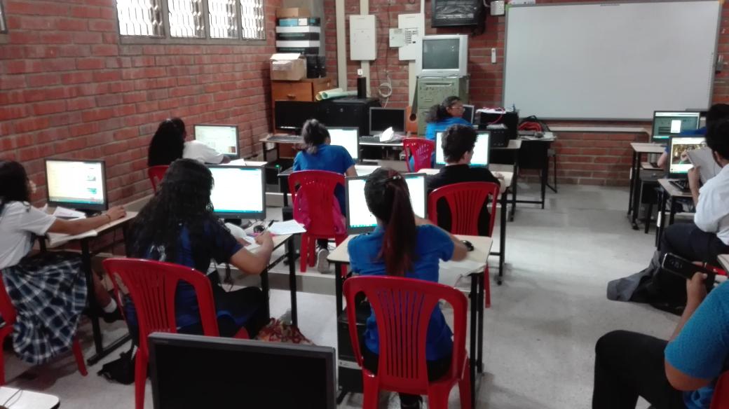alejoalvgut's tweet photo. Formacion con aprendices del colegio Intecoba. Articulacion con la media CIDT SENA. 22/08/2019 https://t.co/b51ee3Xojd