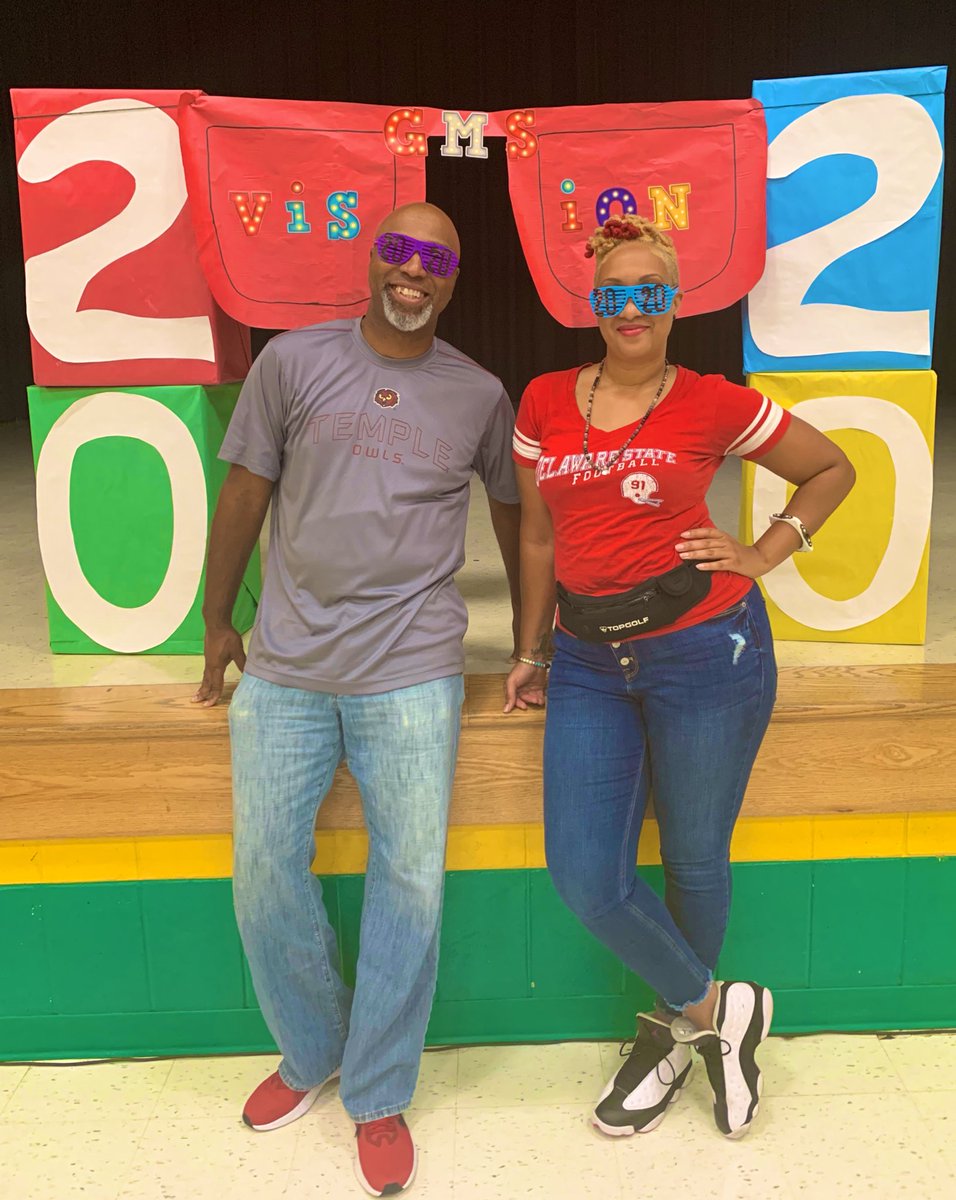 1Shelitac's tweet photo. Can you see that 20/20 vision glowing through this selfie?I proudly honor and brag on working with the best PEA in the world. He is always #BEARingGreatness &amp; #LivingOur2020Vision...@pgcps @GreenbeltMS @chanita_stamper @colding_mr @Caballeroleads @daria_valentine @GMS_PTA @PeaGms https://t.co/UEHGCuoRDF