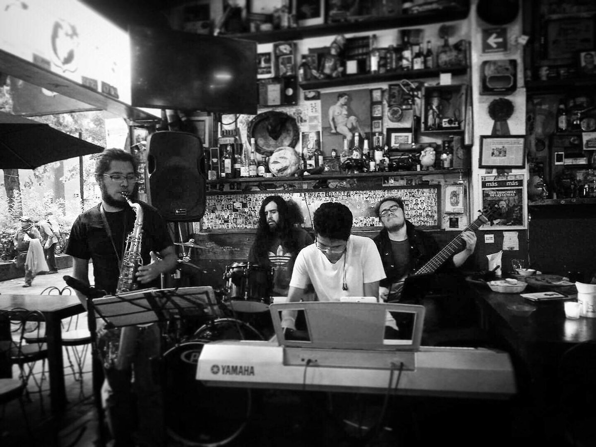 black_bop's tweet photo. Hoy en @HosteriaLaBota en punto de las 8pm  nos vemos con muchos Jazz, Blues y Funk!!🎸🎹🎷🥁🎶

Calle San Jerónimo #40 Centro Histórico!

#jazz #funk #blues #musicamexicana https://t.co/fh3tQNgeuY