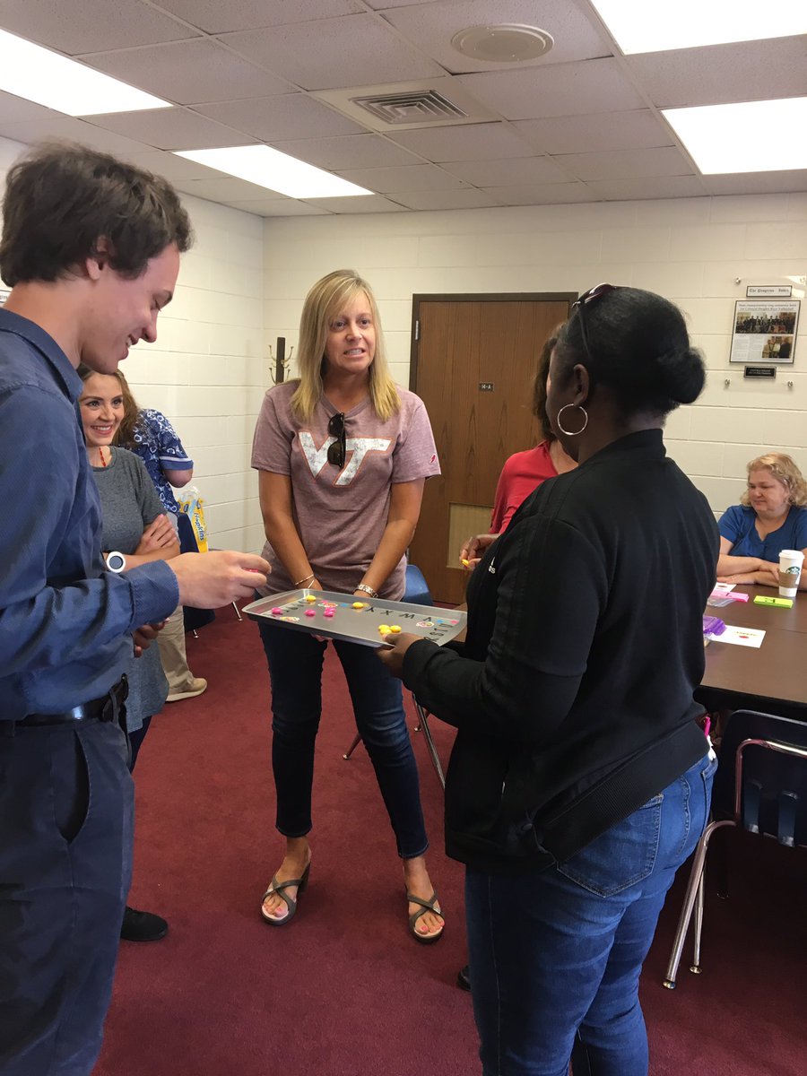 CHPS_Reading4u's tweet photo. Game On!! Teaching new teachers engagement and active leaning using games and FUN!! @tussingtigers @NES_CHPS @ColonialHtsHigh @CHColonialPride @CHPSK12 #gocolonials https://t.co/kBLw3LKBQS