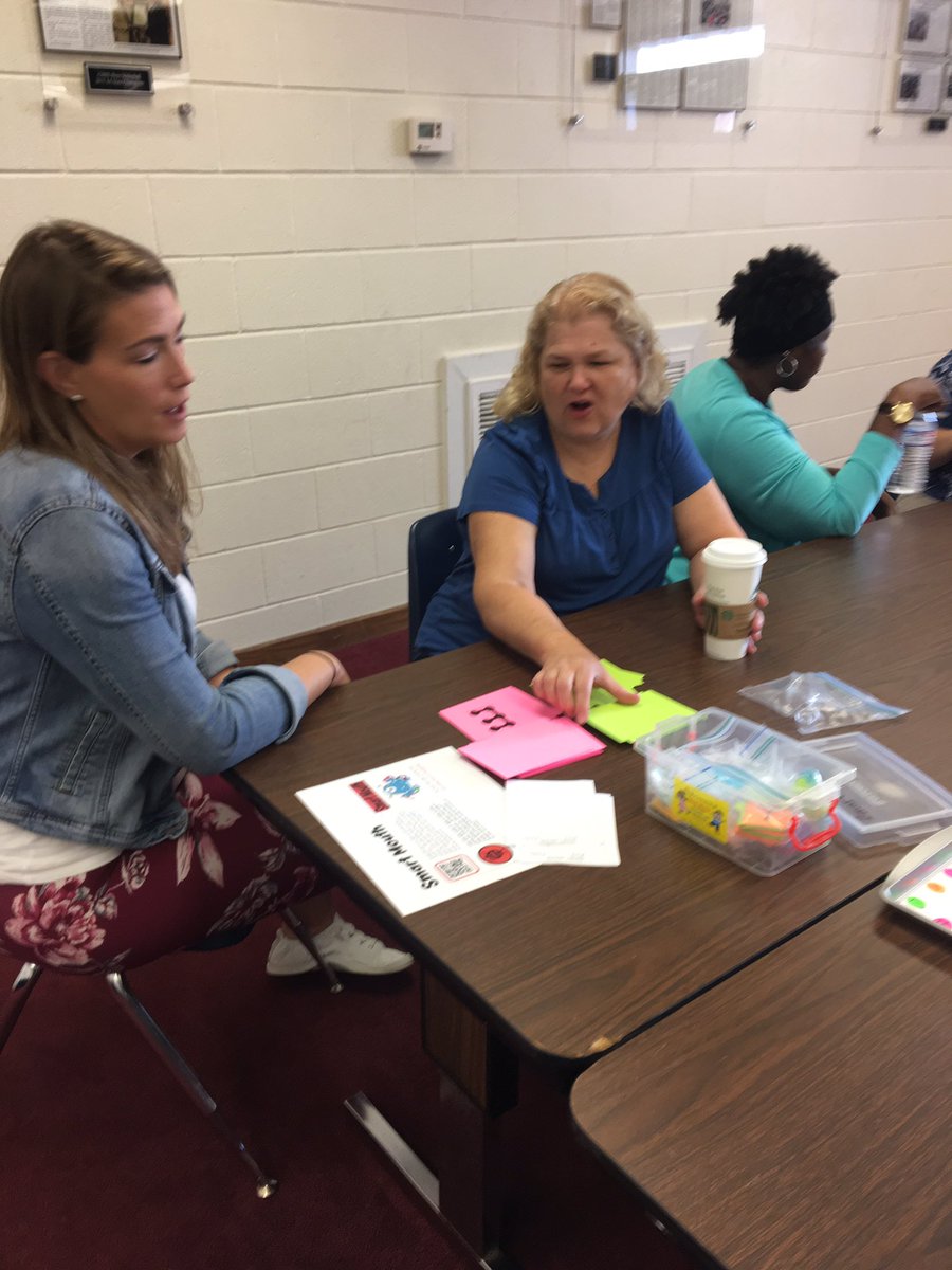 CHPS_Reading4u's tweet photo. Game On!! Teaching new teachers engagement and active leaning using games and FUN!! @tussingtigers @NES_CHPS @ColonialHtsHigh @CHColonialPride @CHPSK12 #gocolonials https://t.co/kBLw3LKBQS