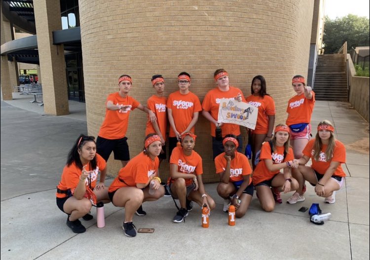 behappyitsari's tweet photo. #exploreuttyler #swoopcamp19 #group4 We ready 4 y’all 😤 https://t.co/8KJLSCjRBI