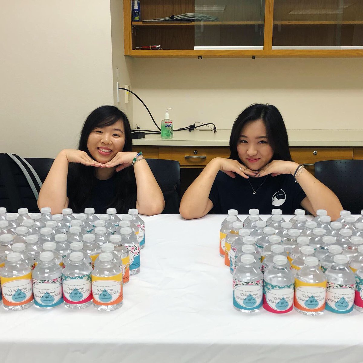 UTSNPhA's tweet photo. Water you doing today? Make sure to mark your calendars for SNPhA’s upcoming events! @SNPhARegion4  #snpha #utsnpha #utnso #snpharegion4 #region4youcantignore #stayhydrated https://t.co/mwHxErq2zb