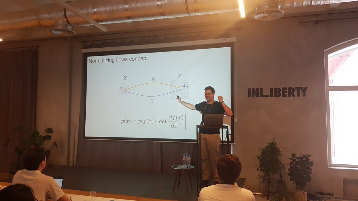 deepbayes's tweet photo. Then, @senya_ashuha introduced students to normalizing flows. Again, the lecture was followed by a practical session. https://t.co/rMXXZSyPz9