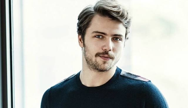 DTural's tweet photo. Ben şimdi yakıştırır da dururum. Ama #TolgaSarıtaş ile #HazalKaya muhteşem yakışmaz mı sizce? Ben çok iyi buldum. #FerhatİleŞirin https://t.co/CZepiZHAWC