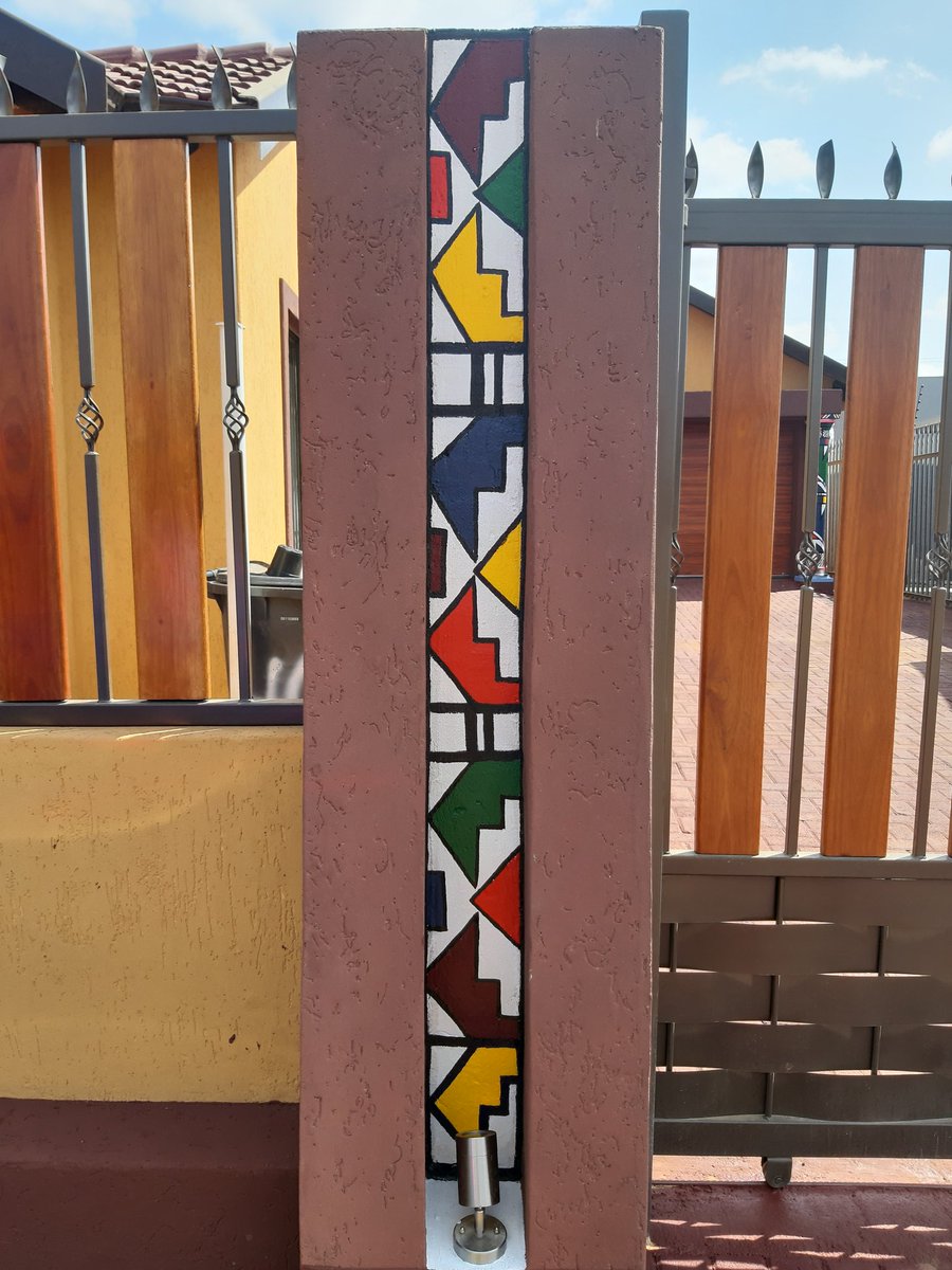 thandomahlangu_'s tweet photo. Greetings @emasisweni1 My name is Thando Mahlangu, a Ndebele Activist. And a Ndebele art painter, we would love to be featured on your program. Here are the pictures of what we are doing. Our email address thandopmahlangu@gmail.com or call us on 0792978002. 
Regards https://t.co/iJLqGEUqOA