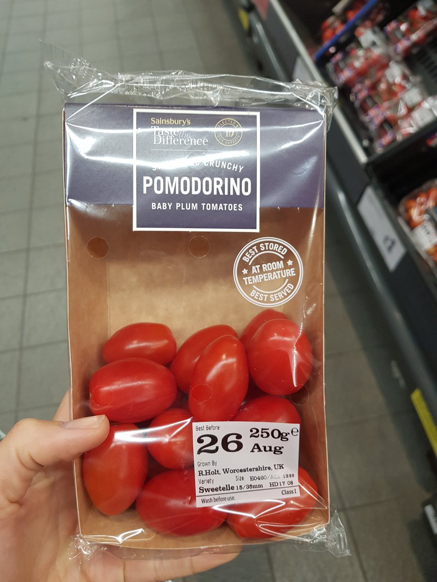 PersianPursuits's tweet photo. Has anyone else noticed this? Used to have a few more tomatoes in there. Not right @sainsburys #wasteofpackaging  #plasticpackaging #supermarkets https://t.co/v5j3UvQvjZ