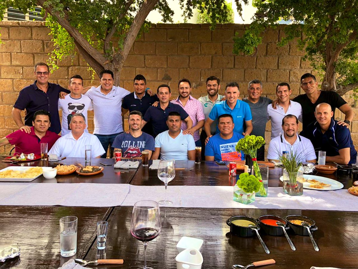 Que lindo encuentro!! <a href="/ClubSantos/">Club Santos</a> #campeones2008 Gracias Amigos por este encuentro!!