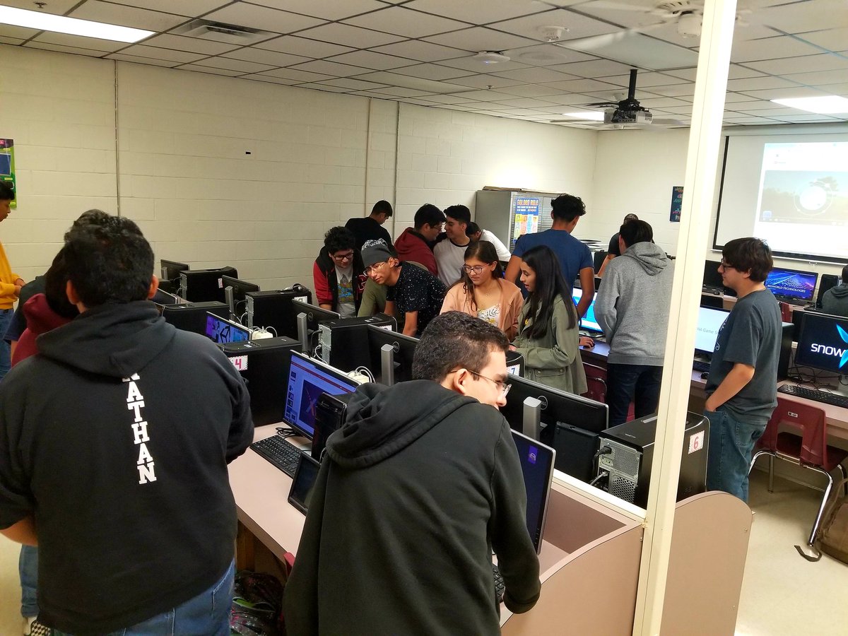 ElizaLucio1's tweet image. Game programming students learning from each other through gallery presentations of different game engines like #unity @CompuScholar #LFHS