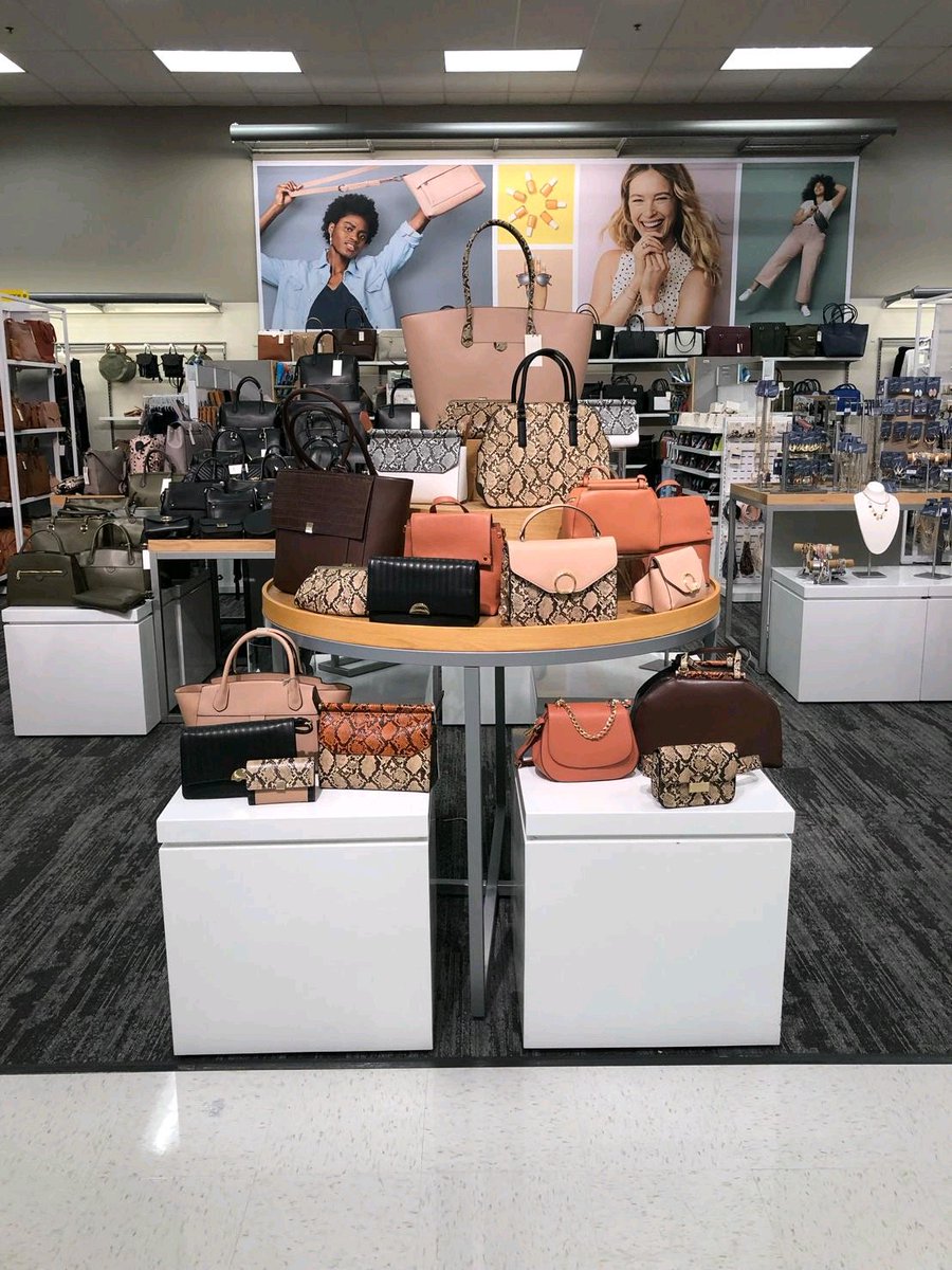 VM_Connor's tweet image. Style consultant, Rachel revamped our accessories dept after a very busy BTS weekend!!! It looks incredible!! 😎 #T2186 #Standards #TargetStyle #VisualMerchandising #WorkSomewhereYouLove @Bryjudy @TGTmatt2186 @DZeppuhar @45MRossi @madeleinepm23