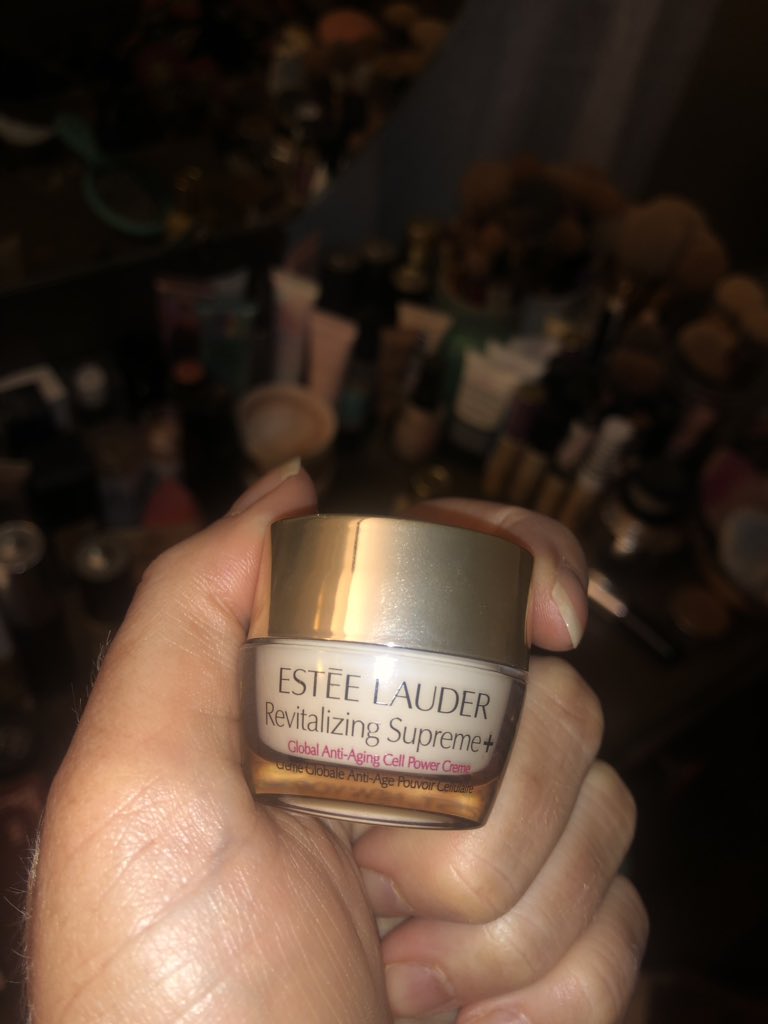 malbaby11's tweet photo. I love free goodies from @Influenster      @Influenster @esteelauder #EsteeLauderxInfluenster #SupremeSkin #complimentary https://t.co/GySJcfjDZV