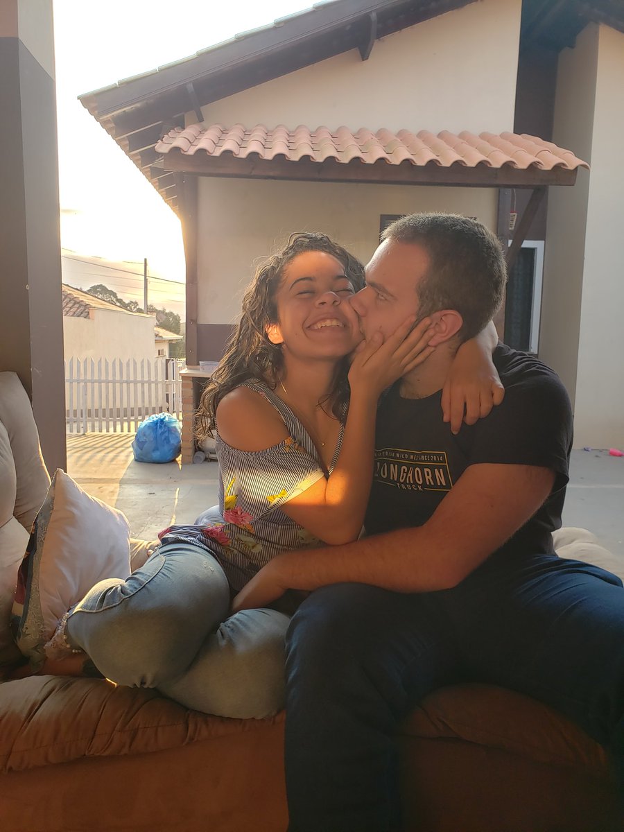 Vh_Filho's tweet photo. Sexta feira, dia da semana que sai a primeira vez com o amor da minha vida, com a menina que coloriu meu mundo e que me apoia em todas as ocasiões. Com a menina mais linda de todo o universo, enfim o dia da semana que resolvi dar uma chance pro amor e conheci ela, @Nathi_Santos14 https://t.co/FHXI7375YT