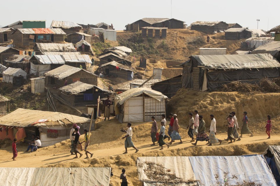 KenRoth's tweet image. The biggest non-surprise of the day: no Rohingya refugees want to return to Myanmar while they still face violence, persecution, and the denial of their citizenship. And no officer has been prosecuted for the atrocities that sent them fleeing. trib.al/eIVfnZj