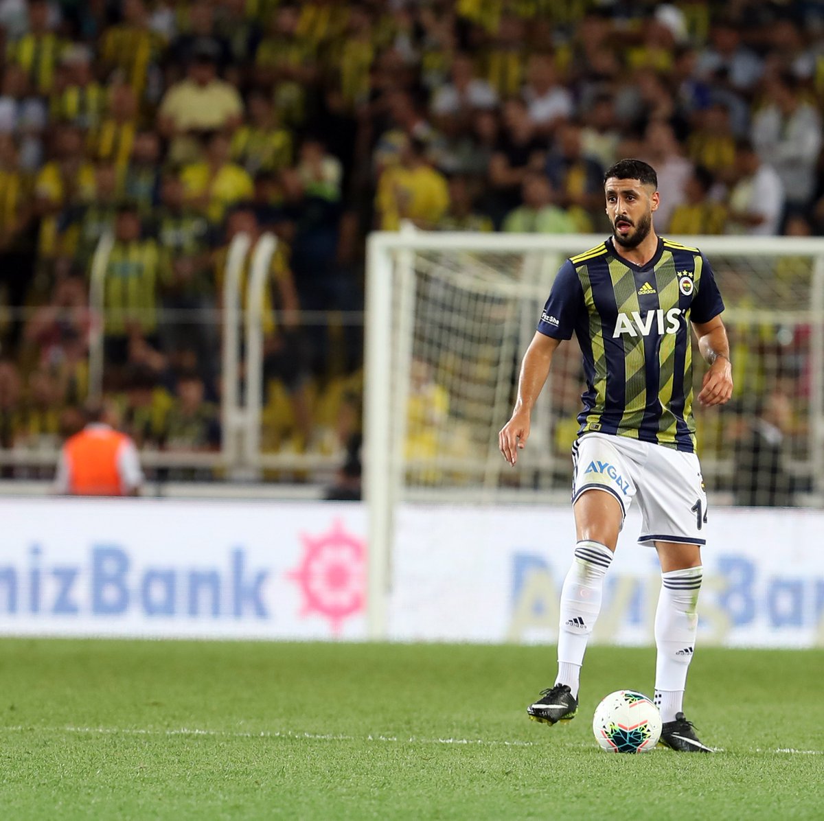 - Tolga Ciğerci: "Yeniden futbolda var olacaksam bunu kulübüme borçluyum. Başkanımız Ali Koç ve hocamız Ersun Yanal, tüm eleştirilere göğüs gerip hep benim yanımda oldular. Bundan sonra kutsal Fenerbahçe formasını vefa, aidiyet ve minnetle taşımak için savaşacağım"