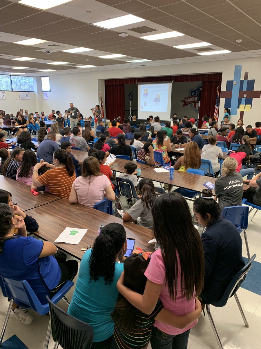 marjzam's tweet photo. Standing room only at Hardin’s Meet the Teacher Night! https://t.co/JioeO9QU6g