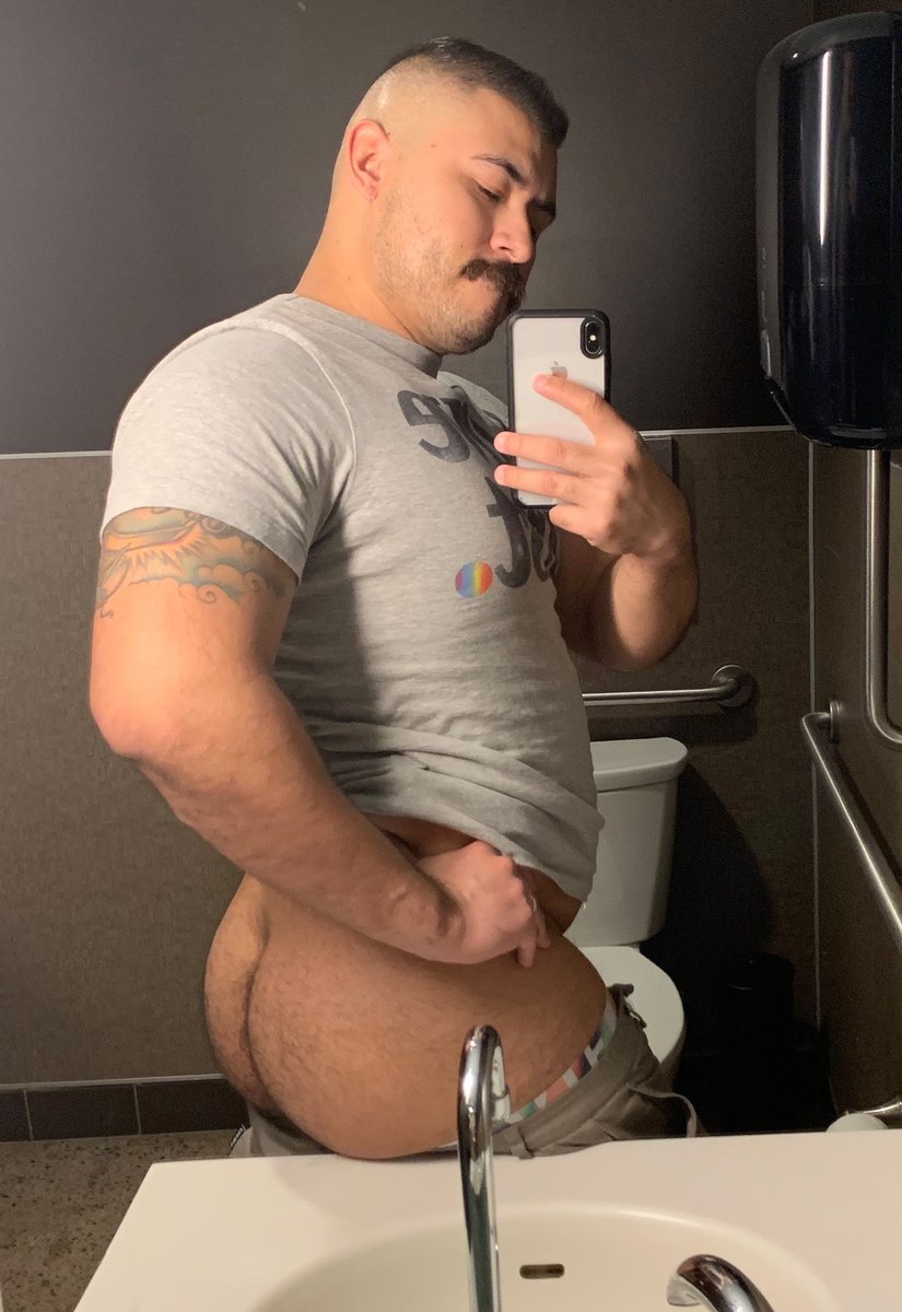 SexioCaliente's tweet photo. RT if you would raw me https://t.co/ASX7KWlS6G