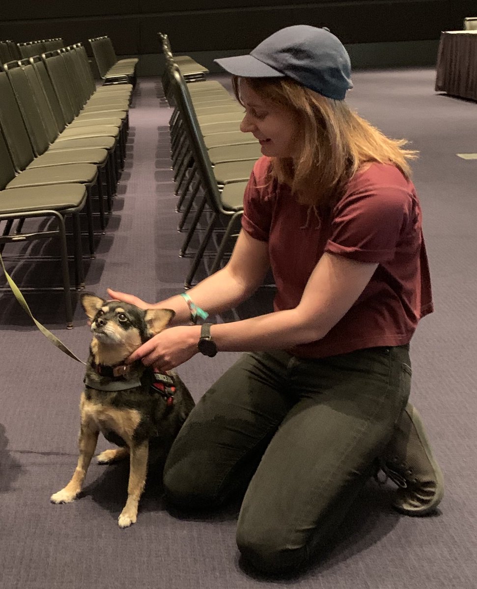 omg... omg... is @SimoneGiertz ... dont freek out... just be cool... jus be good boy