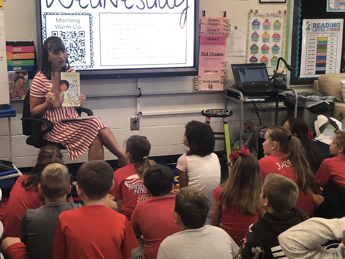 MrsHornB's tweet photo. Thank you @KelleMartin3c for always taking the time to share your love of reading with my students and encouraging them to love it as well! @pvespride #pvespride https://t.co/qVnIbjYQTA