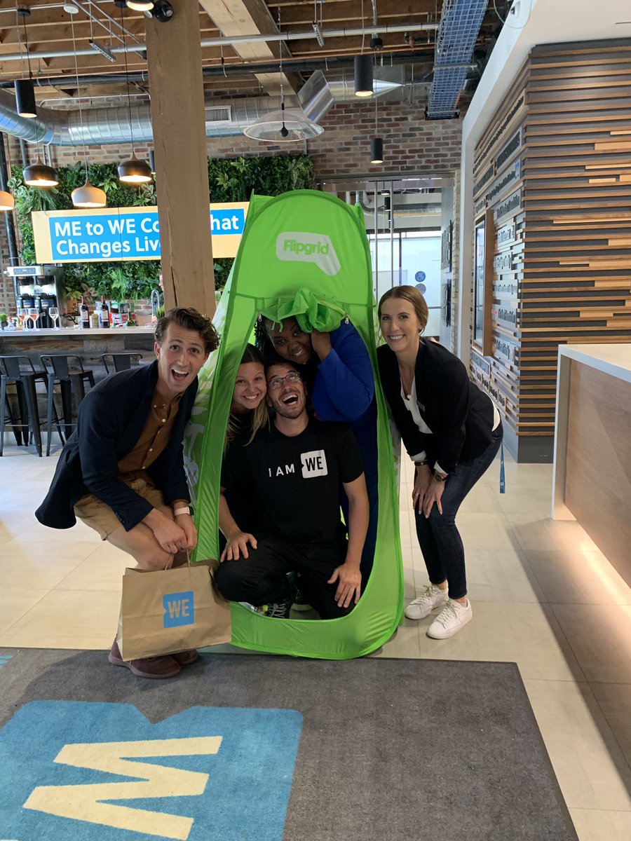 carriecaz13's tweet photo. Finishing an awesome day at #EdSummit19 We love @Flipgrid #FlipgridFever #WeMovement #WESchools #WETeachers @AdamShortShorts https://t.co/BIIUwa0YDk