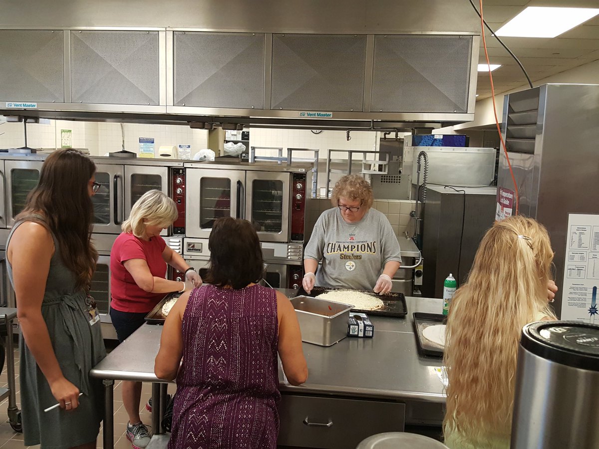 TNG_hopewell's tweet photo. Hopewell Cafeteria Staff are trained and ready for the students to arrive!!! 🙆‍♀️🙆‍♂️📒
#bringonthefirstday
#Momentsmatter 
#TNGfeedskids
#trust https://t.co/ttDOlVek0u