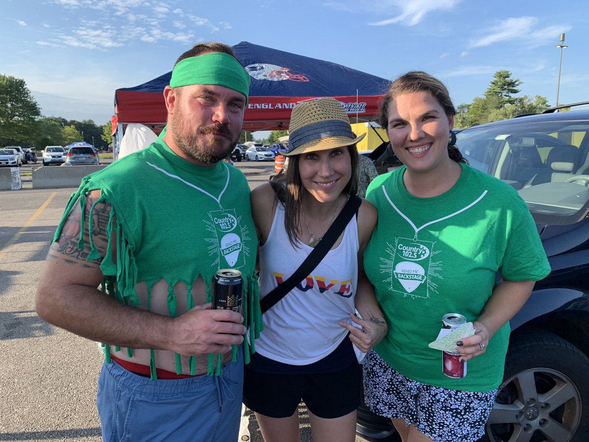 Country1025WKLB's tweet photo. We spotted these lucky listeners and they’re heading backstage to meet @rascalflatts @JordanCWDavis @Morgan_Evans! #Sendmebackstage https://t.co/pZu72wKZel