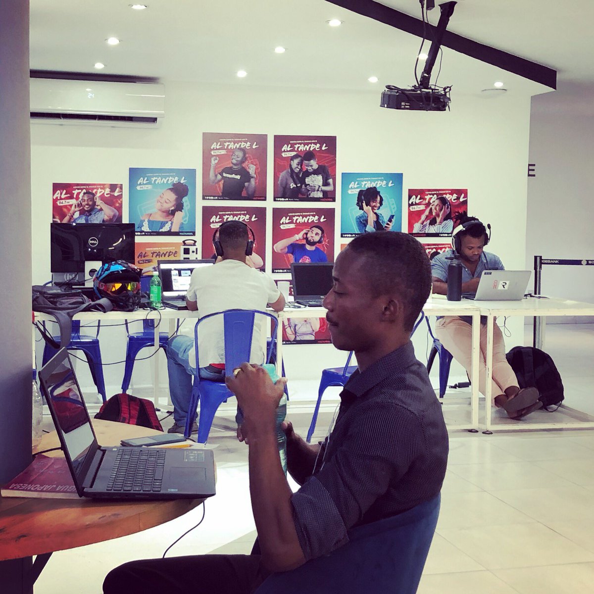 marcalainb's tweet photo. Yooo check out the @banjHT lobby powered by @BanjFm ! 
Ou teste yon membership deja?
#WorkAtBanj #Workathome #coworking #coworkingspace #VisitBanj #innovation #Haiti https://t.co/7KnEIQJGiD