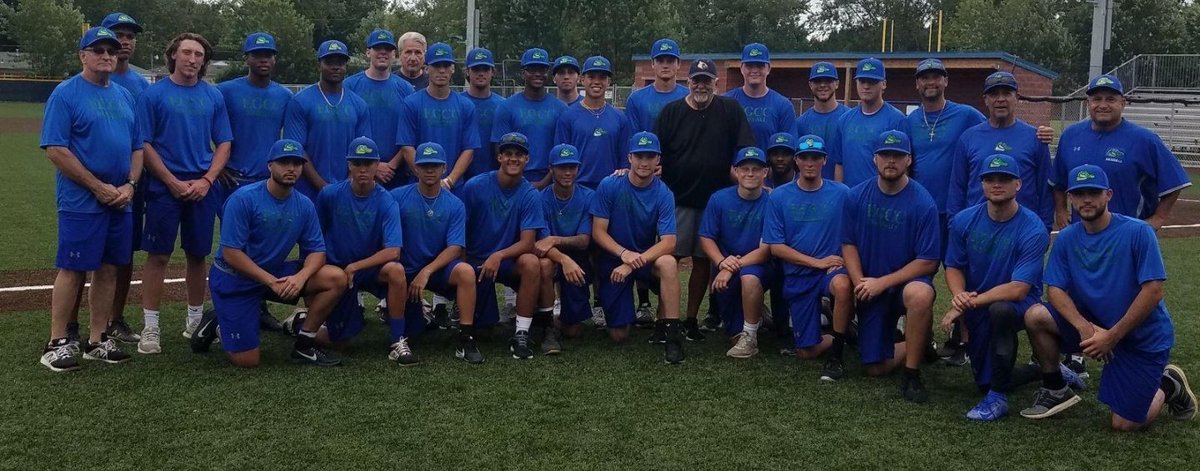 Labove82's tweet image. Fall 2019 Eastern Gateway Gators. Yes, The old man in the back row is a walk on.... he has 2 full years of eligibility... left handed specialist! Wonder who is still going to be in the team photo in the spring? This team is going to open a lot of eyes. I'm very pleased so far!
