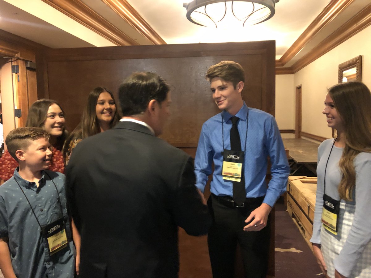 LHCAZGOV's tweet photo. The Havasu Youth Advisory Council caught up with Governor @dougducey today at the League of Arizona Cities and Towns Annual Conference! #LACT19 https://t.co/XNldD1Xm4c