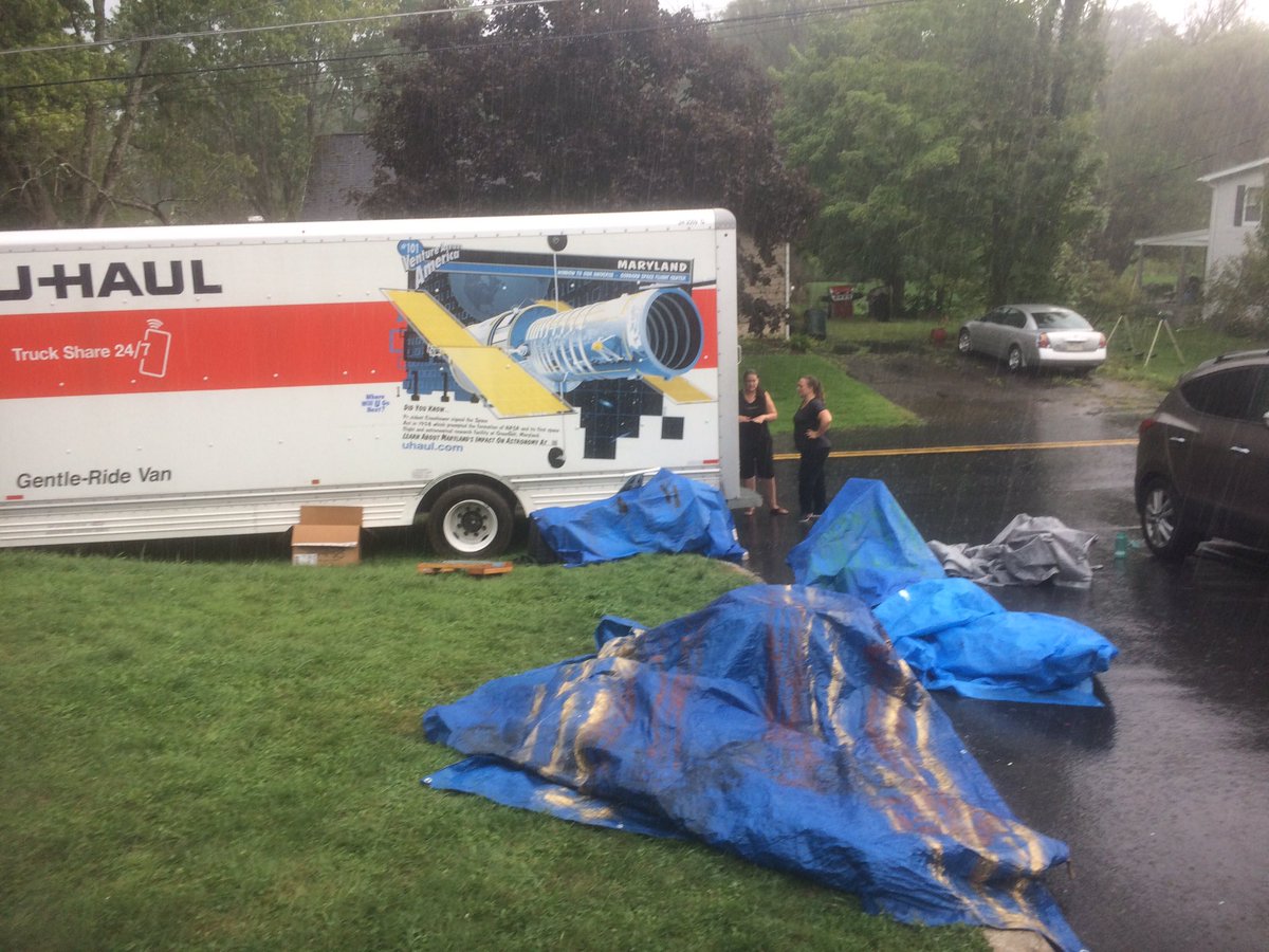 _JStrayer_'s tweet photo. A downpour while packing! Noooooo! #packing #moving #friends https://t.co/bDOVj4y2e0