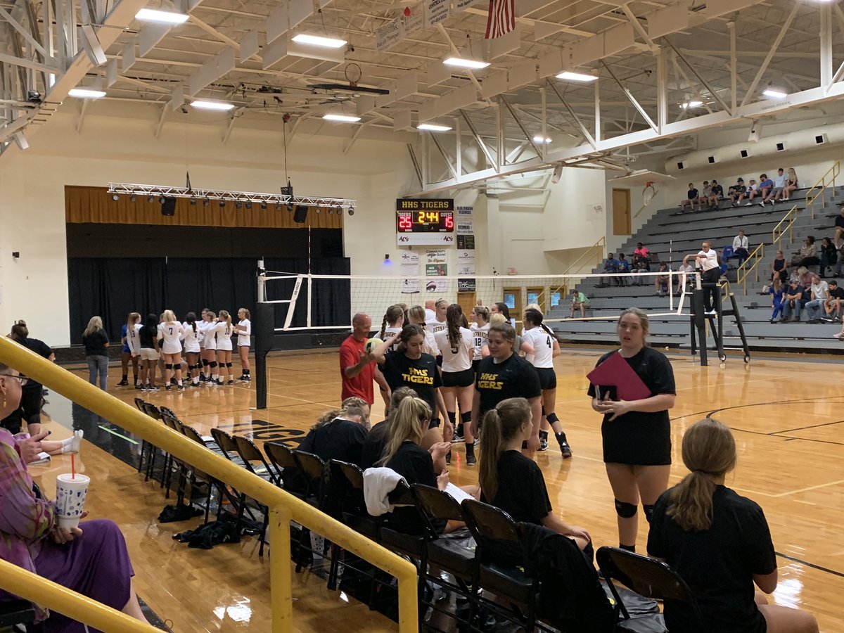 1teamhhstigers's tweet photo. @HernandoVolley vs. Senatobia High tonight at Theron Long Gymnasium. Lady Tigers win second set 25-15 and lead 2-0. https://t.co/j4hyaeF5PR