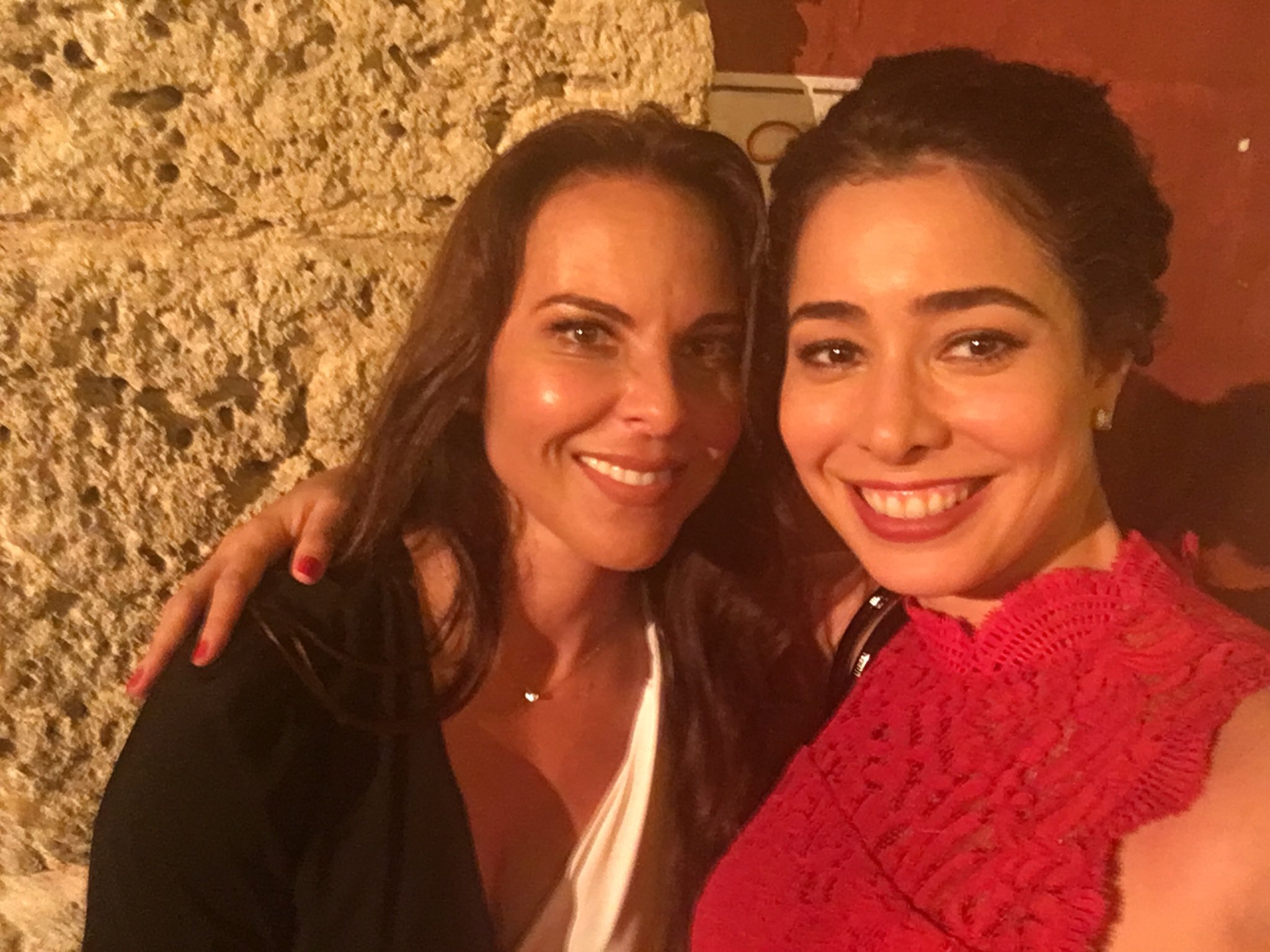 Aurora Cossio on Twitter "Are you watching us on Netflix? 