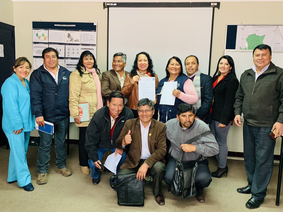 rebecacruzt's tweet photo. Me reuní con la #Fenutssa #Cusco quienes exigen un pliego justo de reclamos, como Presidenta de la Comisión de Salud me comprometo a gestionar con la Ministra de Salud en el corto plazo, un diálogo directo con acciones que solucionen los problemas este sector #TeRepresenta https://t.co/yYrOA6xrRs
