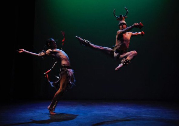 The Rotunda Dance Series resumes on 9/6 with a performance by Cuicacalli, honoring indigenous icultures with contemporary Aztec dances and dances from Veracruz, accompanied by live music. Join us! #rotundaSF #cuicacalli