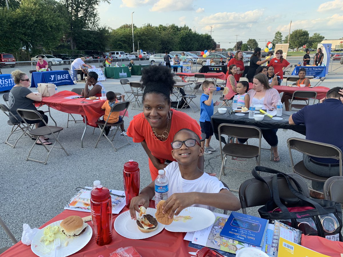 kdaniels223's tweet image. Back to school night BBQ was a huge success. Thank you to all of our families for coming to see us! #thelittlecolonials #thepowerofprecsd